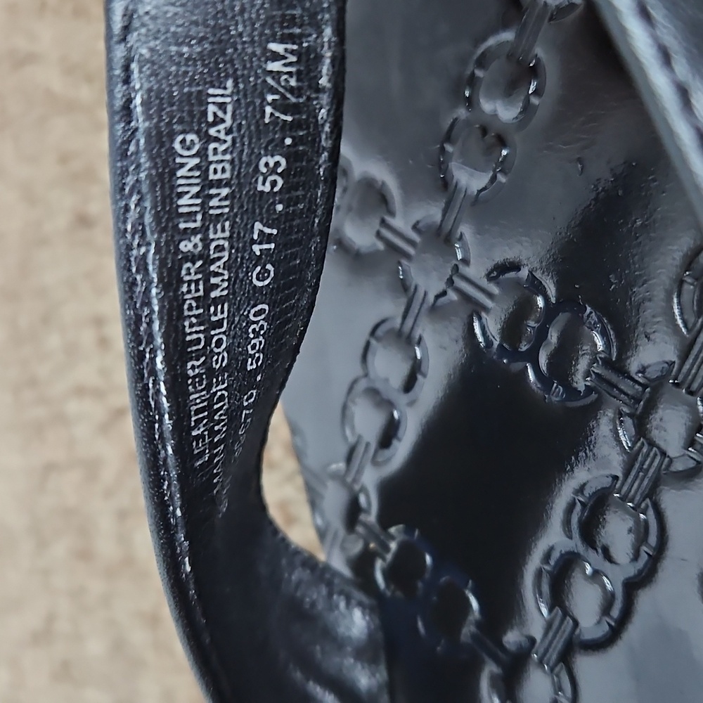 Tory Burch Monroe Leather Thong Sandals Black Gold Logo SZ 7.5 Womens - Picture 4 of 5